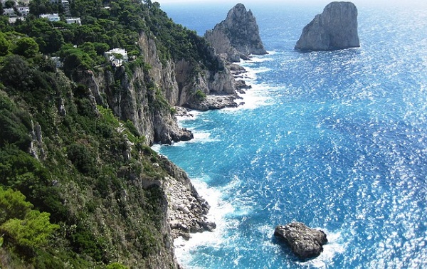 amalfi-coast-57265_640 five-best-outdoor-breaks-europe May 16