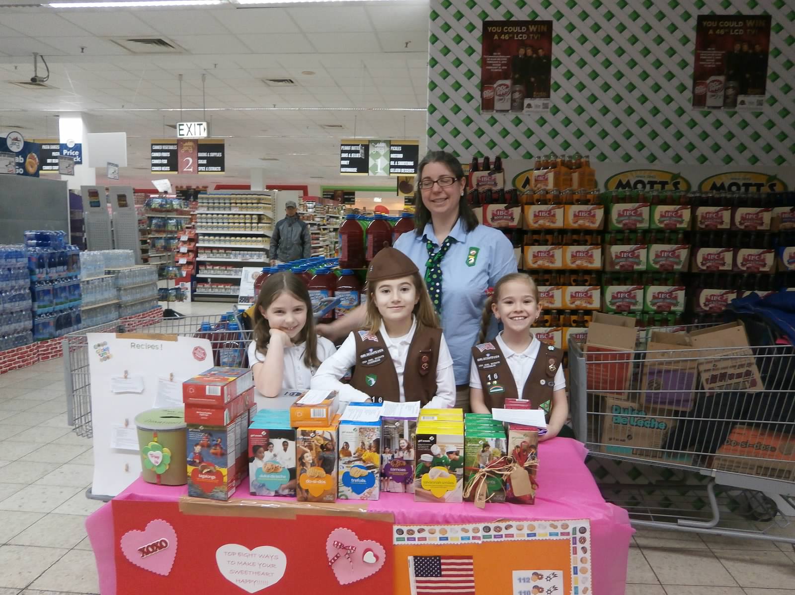 GirlScoutsSellingCookiesAtCommissary