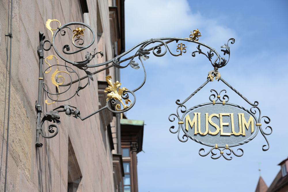 Visit Nuremberg museum sign