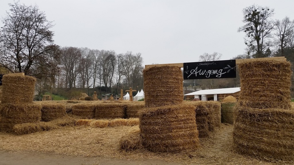 Straw Sculpture Hay Maze - SS