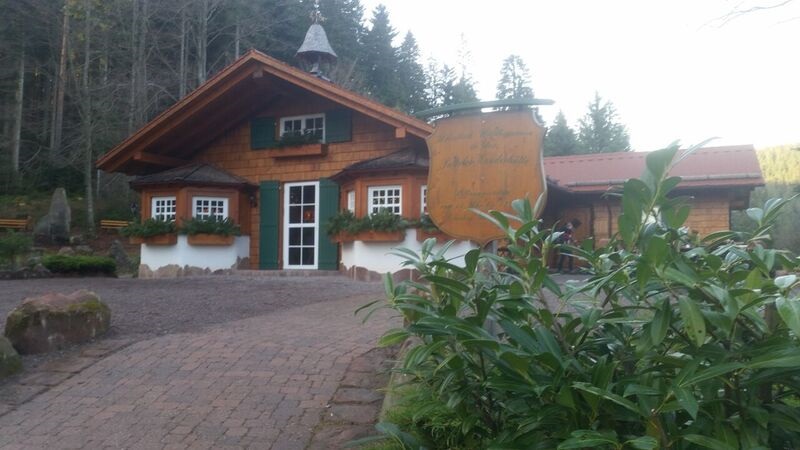 Wanderhutte Satterlei Wendy Winter fun in the Black Forest