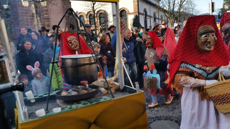 145256 witch Gemma Schramberg Fastnacht Boat Race and Parade