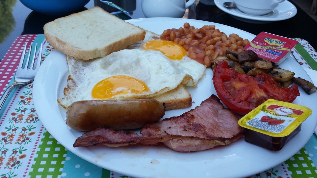 breakfast-998220_1920 full english breaksfast Pixabay peter573 16